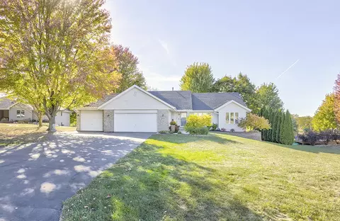 9230 Crescent Ct, Roscoe, IL 61073
