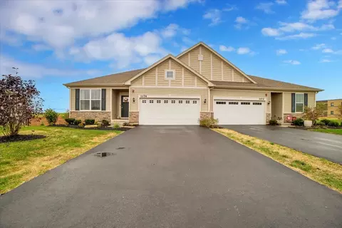 1174 Hawk Hollow Dr, Yorkville, IL 60560
