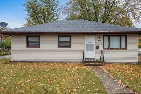 1802 Garden Hills Dr, Champaign, IL 61821