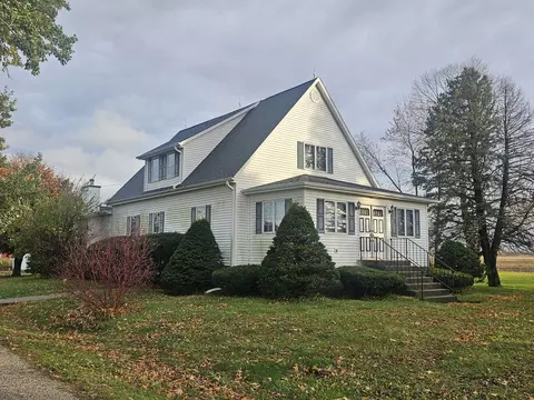 5626 Luther Rd, Tampico, IL 61283