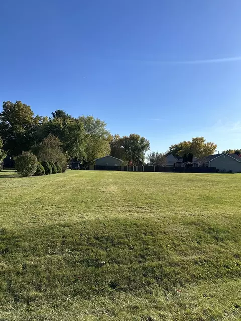 561 Lasalle Dr, Lake Holiday, IL 60552