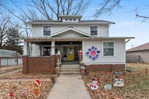 615 High St, Weldon, IL 61882