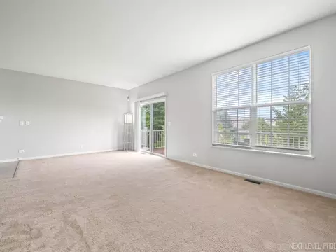 Living - 4264 Drexel Ave, Aurora, IL 60504 photo 5 of 8