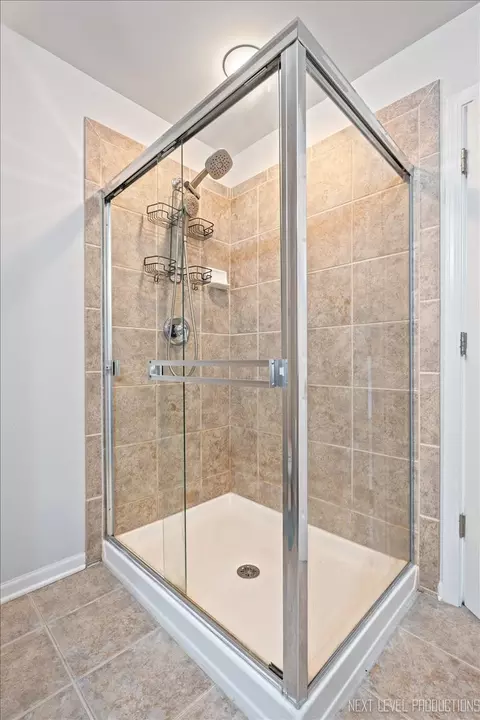 Bath - 4264 Drexel Ave, Aurora, IL 60504 photo 4 of 4