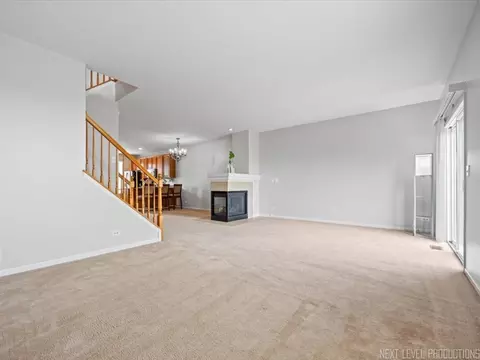 Living - 4264 Drexel Ave, Aurora, IL 60504 photo 6 of 8