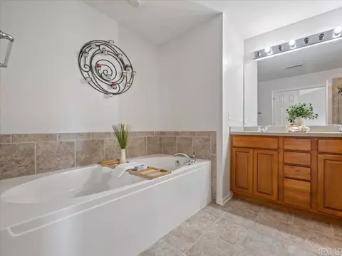 Bath - 4264 Drexel Ave, Aurora, IL 60504 photo 3 of 4