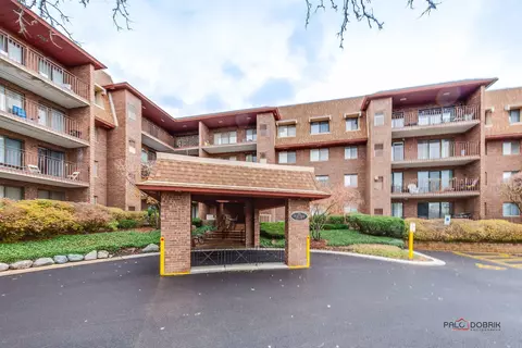101 Old Oak Rd #219, Buffalo Grove, IL 60089
