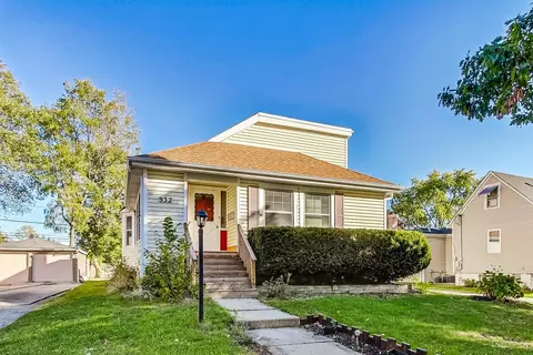 932 Hollywood Ave, Des Plaines, IL 60016