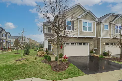 3249 N Heritage Ln, Arlington Heights, IL 60004