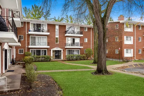 10115 Old Orchard Ct #304, Skokie, IL 60076