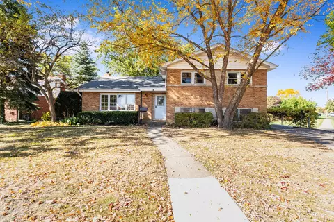 8 S Mount Prospect Rd, Mount Prospect, IL 60056