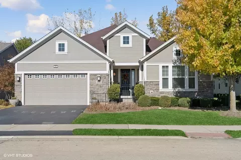 3903 Chesapeake Ln, Naperville, IL 60564