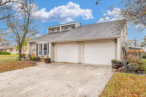 1016 Lancaster Dr, Rantoul, IL 61866 photo 3