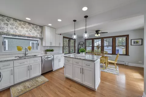 811 N Scott St, Wheaton, IL 60187 photo 9