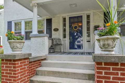 811 N Scott St, Wheaton, IL 60187 photo 2