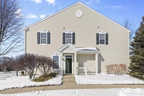 329 S Litchfield Dr, Round Lake, IL 60073