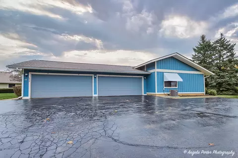 933 Wiltshire Dr #C, Mchenry, IL 60050