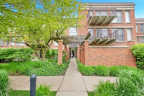 412 Kelburn Rd #313, Deerfield, IL 60015