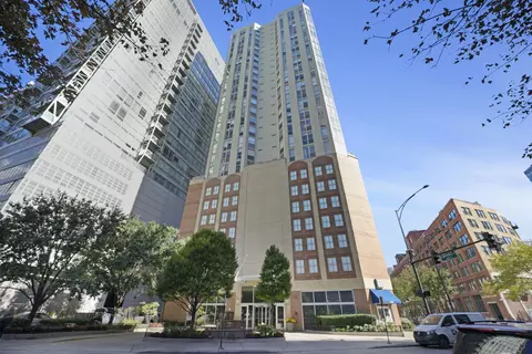 645 N Kingsbury St #2206, Chicago, IL 60654