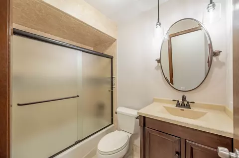 Bath - 408 Tracy Ter, Des Plaines, IL 60016 photo 2 of 2