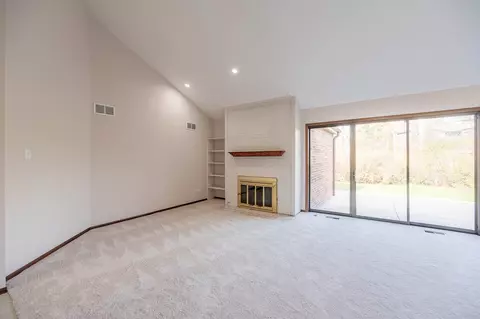 Living - 408 Tracy Ter, Des Plaines, IL 60016 photo 2 of 3