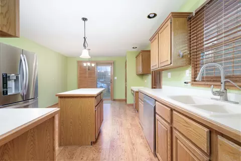 Kitchen - 10519 Willow Ave, Mokena, IL 60448 photo 2 of 2