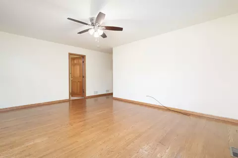 Living - 10519 Willow Ave, Mokena, IL 60448 photo 4 of 8