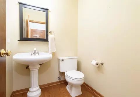 Bath - 10519 Willow Ave, Mokena, IL 60448 photo 2 of 3