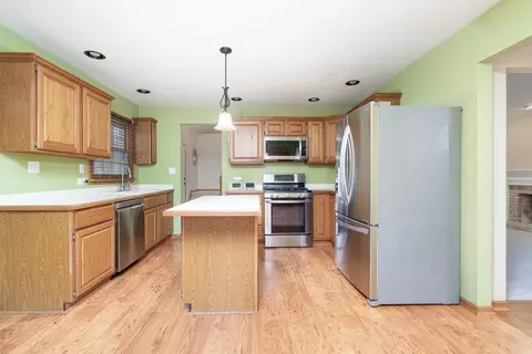 Kitchen - 10519 Willow Ave, Mokena, IL 60448 photo 1 of 2