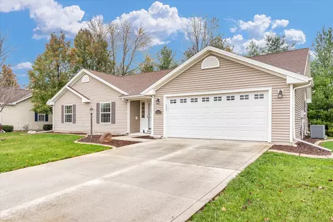 2009 Jonathon Dr, Monticello, IL 61856