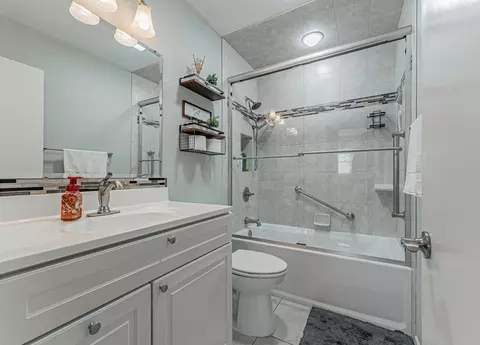 Bath - 802 Dillon Dr, Normal, IL 61761 photo 2 of 3