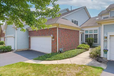 231 Parktrail Ct, Schaumburg, IL 60173