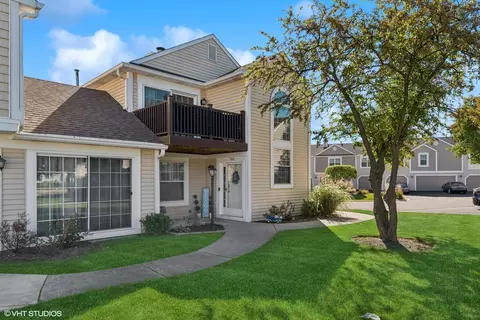 300 Le Parc Cir, Buffalo Grove, IL 60089