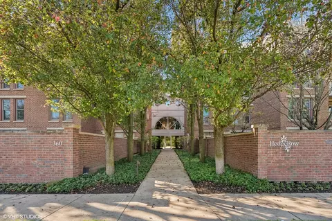 360 Green Bay Rd #3D, Winnetka, IL 60093