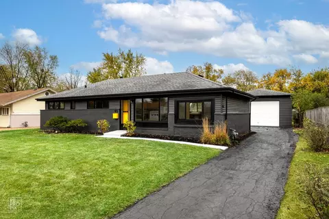 95 Des Plaines Ln, Hoffman Estates, IL 60169 photo 2