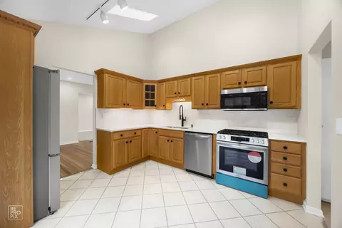 95 Des Plaines Ln, Hoffman Estates, IL 60169 photo 6