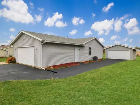 Exterior - 6768 Sawmill Dr, Roscoe, IL 61073 photo 2 of 6