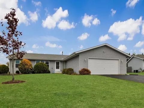 6768 Sawmill Dr, Roscoe, IL 61073