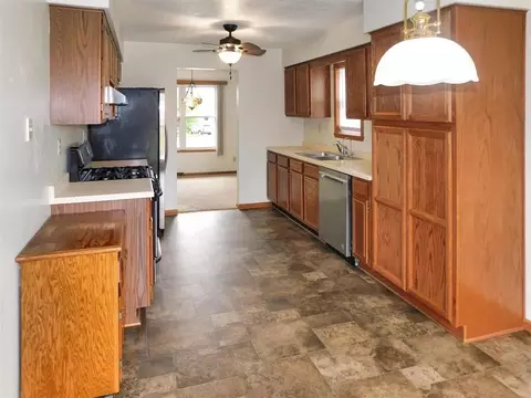 Kitchen - 6768 Sawmill Dr, Roscoe, IL 61073 photo 2 of 5