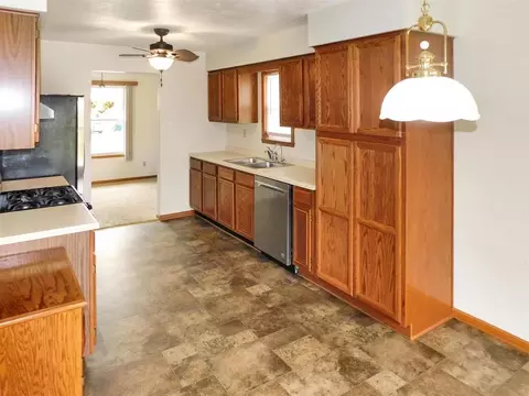 Kitchen - 6768 Sawmill Dr, Roscoe, IL 61073 photo 3 of 5