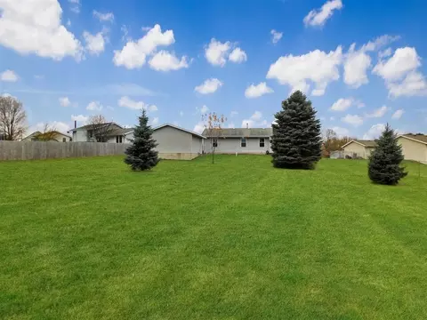 Exterior - 6768 Sawmill Dr, Roscoe, IL 61073 photo 6 of 6