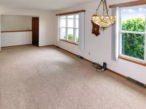 Living - 6768 Sawmill Dr, Roscoe, IL 61073 photo 3 of 8