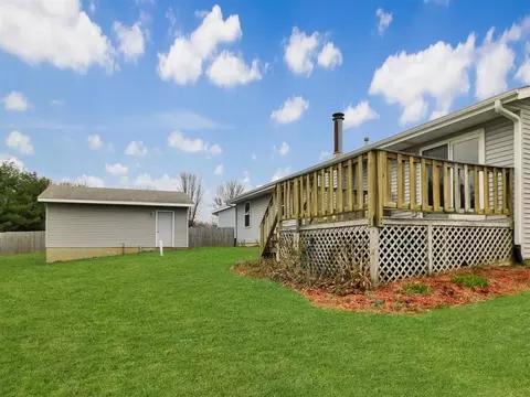 Exterior - 6768 Sawmill Dr, Roscoe, IL 61073 photo 4 of 6