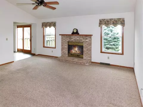 Living - 6768 Sawmill Dr, Roscoe, IL 61073 photo 5 of 8