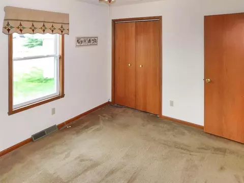 Bedroom - 6768 Sawmill Dr, Roscoe, IL 61073 photo 4 of 6