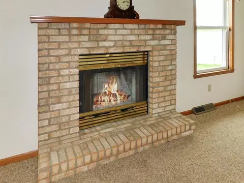 Living - 6768 Sawmill Dr, Roscoe, IL 61073 photo 7 of 8