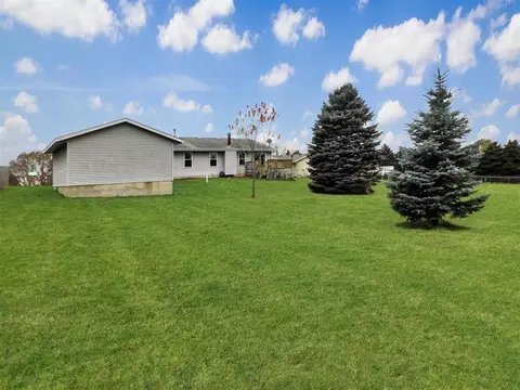 Exterior - 6768 Sawmill Dr, Roscoe, IL 61073 photo 5 of 6