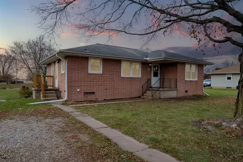 306 S Main St, Deer Creek, IL 61733