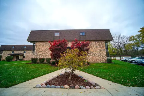 9184 South Rd #D, Palos Hills, IL 60465