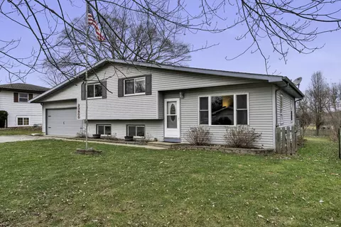 23800 W Essex Dr, Channahon, IL 60410